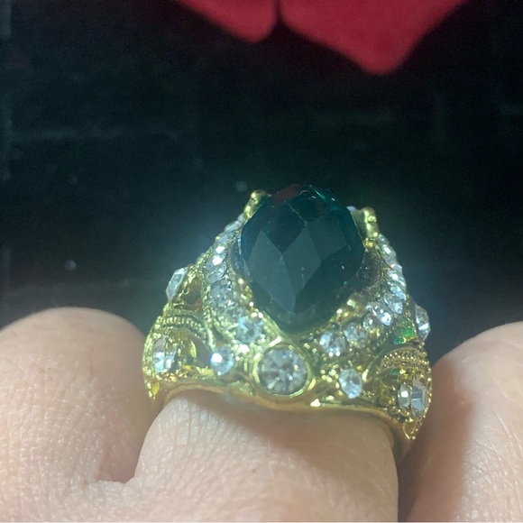 Eye shaped Ring Irregular Zircon Big Green Rhinestones Gold Tone - Picture 8 of 11